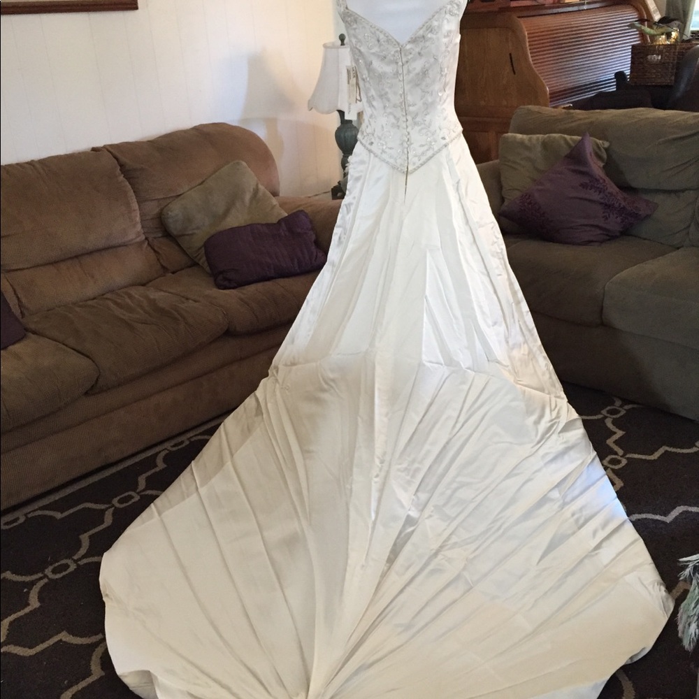 💍 New DEMETRIOS Ivory Wedding DRESS Beaded Floral 6 - Picture 5 of 16